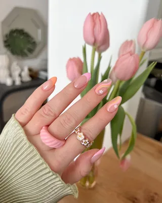 24 примера персиковых ногтей, которые будут в тему не только летом