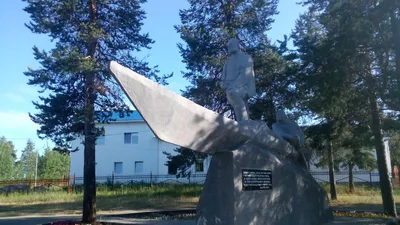Памятник Русанову - Достопримечательности Печоры В. Печор