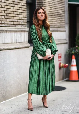 Зеленое плиссированное платье (52 фото)