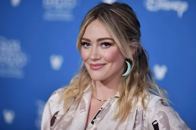 Hilary Duff Debuts 'Lizzie McGuire' Bangs for the Reboot — Photo | Allure
