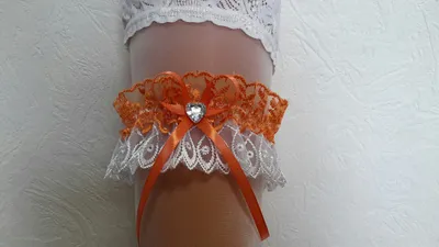 Подвязка невесты бело-оранжевая | Karamel96 - подарки, стильные сувениры и  свадебный декор Екатеринбург