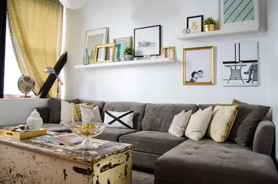 полки для картин над диваном | Couch decor, Above couch decor, Living room  shelves