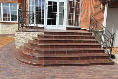 Фото плитки уличной лестницы смотрите на нашем сайте. Какая стоимость  бетонной плитки для ступеней?