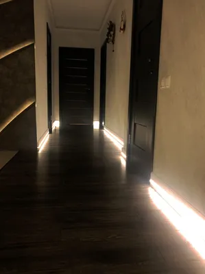 Подсветка пола коридора светодиодной лентой | Планировки, Дизайн, Полы в  прихожей