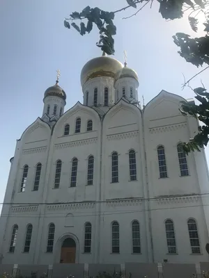 Храм Святой Живоначальной Троицы, православный храм, ул. Комарова, 44,  посёлок Приазовский — Яндекс Карты