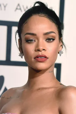 Rihanna | Rihanna makeup, Celebrity hairstyles, Rihanna