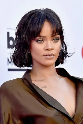 Rihanna Gives a Galvanizing Speech at the Image Awards: \"Fix This World  Together\" - POPSUGAR Australia | Rihanna short hair, Rihanna hairstyles,  Short hair styles