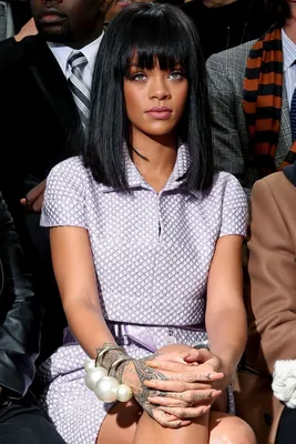 Rihanna | Rihanna hairstyles, Fringe hairstyles, Rihanna outfits