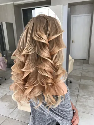 blond, локоны косы, длинные кудри прическа 2019, прически на выпускной 2019  кудри, локоны с эффектом косы, окрашивание 2019 на длинные волосы русые  волосы, Свадебная прическа и макияж Москва