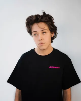 Фотографии Итан Каткоски (Ethan Cutkosky) – 27 альбомов | Poses para  parejas, Chicas, Novios