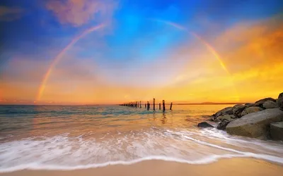 Двойная радуга над морем стоковое изображение. изображение насчитывающей  нагнувшись - 114940135