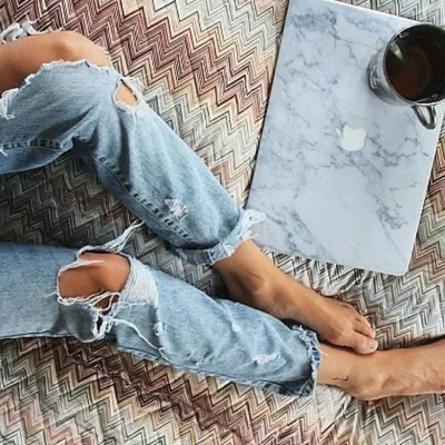 Как сделать рваные джинсы своими руками: пошаговая инструкция по созданию  модного декора - ЗНАЙ ЮА