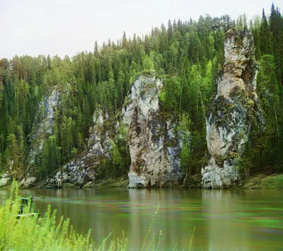 Камень \"Столбы\". [Река Чусовая.] С. М. Прокудин-Горский.