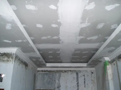 Как шпаклевать потолок из гипсокартона под покраску - все о шпаклевке и  отделке на ogipse.ru