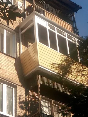 Балкон с наружной обшивкой сайдингом из профиля Рехау Rehau: продажа, цена  в Киеве. Устройство балконов, лоджий от \"Студия оконных решений ДИЗАЙН  ПЛАСТ®\" - 552230705