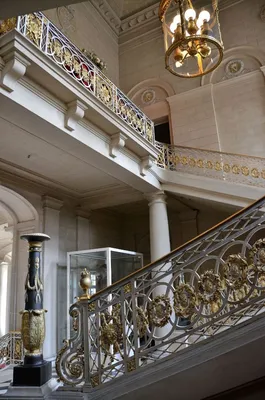 Самые красивые кованые лестницы. | Luxury staircase, Staircase design,  Stairs balusters