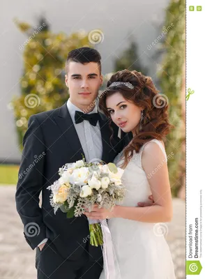 Красивые молодые пары, жених и невеста Стоковое Фото - изображение  насчитывающей ðµð²ñƒñˆðºð°, ñƒñˆð¸: 71847376