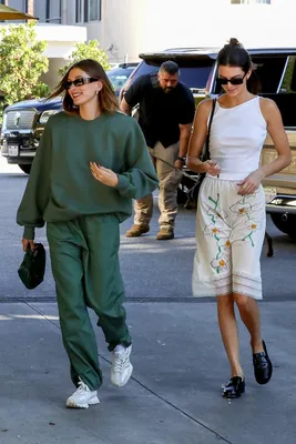 Что носят самые модные девушки Лос-Анджелеса этой осенью? Хейли Бибер и  Кендалл Дженнер демонстрируют 2 кардинально разных примера | ELLE
