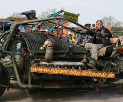 Самый большой в мире мотоцикл с двигателем от советского танка (Фото) -  Телеграф