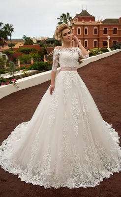 Свадебное платье «принцесса» цвета слоновой кости с широким розовым поясом  на талии. | Wedding dresses lace, Ball gowns wedding, Bridal wedding dresses