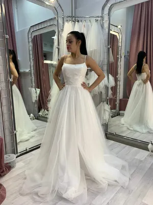 Свадебное платье легкого покроя из фатина 2023