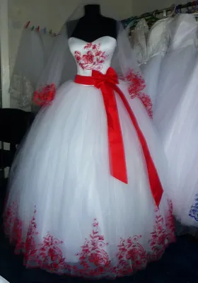 Свадебное Платье 42-44-46 Размера с Красной Вышивкой — Купить Недорого на  Bigl.ua (1333142639)