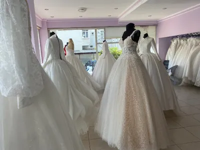 Зашла в свадебный салон в Турции. Показываю, в каких платьях выходят замуж  турчанки и сколько они стоят | Kuzminatravel | Дзен