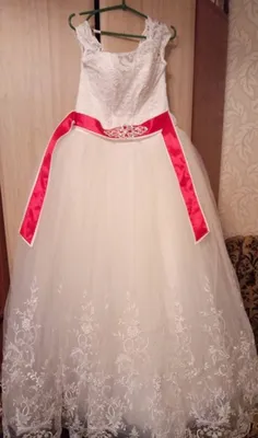 Свадебное платье с вышивкой и красным поясом: 1 200 грн. - Свадебные платья  Киев на Olx