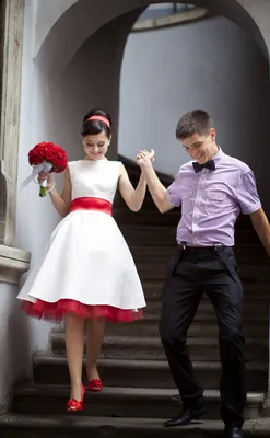Свадебные платья с красными элементами - эффектные акценты | Petticoat  kleid hochzeit, Kleider hochzeit, Brautkleid 50er