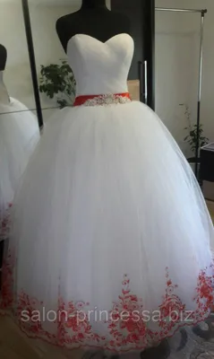 Свадебное платье с красным декором \"Лилия\