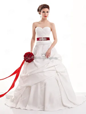 Белое свадебное платье с красным поясом - 93 фото