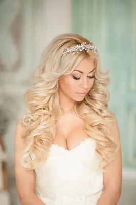 свадебная прическа локоны | Свадебные прически, Прически, Длинные волосы  цвета