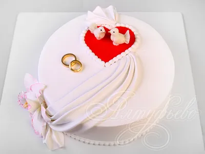 Торт свадебный для небольшой компании 12022821 одноярусный с мастикой на  свадьбу стоимостью 6 800 рублей - торты на заказ ПРЕМИУМ-класса от КП  «Алтуфьево»