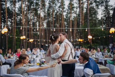 Свадебная Фотосессия Поле Природе Жених Невеста Европейском Стиле Закате  Лугу стоковое фото ©pavelvozmischev 482879164