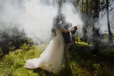 ⬇ Скачать картинки Цветной дым свадьба, стоковые фото Цветной дым свадьба в  хорошем качестве | Depositphotos