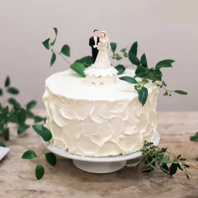Свадебный торт с женихом и невестой заказать срочно в Москве