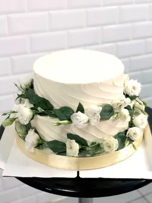 Белый трехъярусный торт на свадьбу на заказ Киев | Biskvit