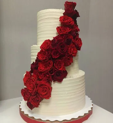 Трехъярусный свадебный торт на заказ с красными розами - фото и рецепты