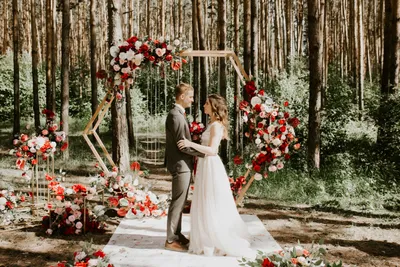 Свадьба | Beautiful wedding decorations, Wedding arch flowers, Wedding  decorations