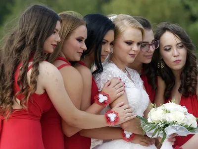 Подружки невесты и шаферы. Как провести свадьбу с ними или без?