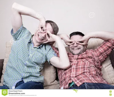 2 парня с смешными жестами стоковое изображение. изображение насчитывающей  ð»ñžð - 70858311