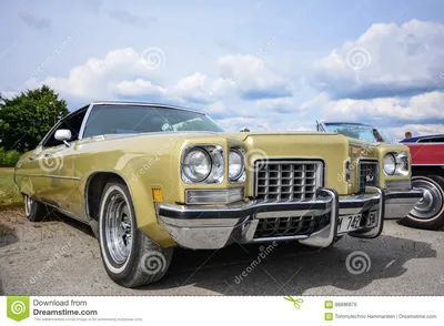Старые американские автомобили Редакционное Фото - изображение  насчитывающей ñ‚ð¸ð¿, ðºñ€oð¼: 88896876