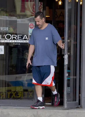 Fan Meets Adam Sandler After Flying From Australia to New York – NBC New  York