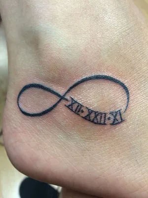 Infinity tattoo, couple tattoo, foot tattoo | Paar tattoo,  Unendlichkeitszeichen tattoo, Ehepaar tattoos