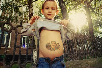 Татуировка у цыганского ребенка