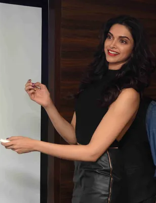 Дипика Падуконе (Deepika Padukone, ದೀಪಿಕಾ ಪಡುಕೋಣೆ) - актриса - фотографии -  азиатские актрисы - Кино-Театр.Ру