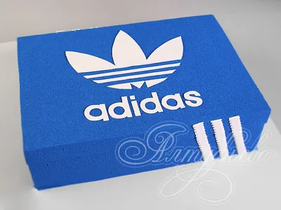 Торт Коробка Adidas 22031320 стоимостью 7 450 рублей - торты на заказ  ПРЕМИУМ-класса от КП «Алтуфьево»