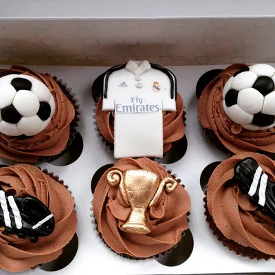 Cupcakes del Real Madrid | Real madrid cake, Tart dessert, Cupcake cakes