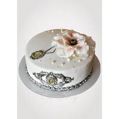 Изысканный торт для девушки с ожерельем купить в кондитерской cakesberry.ru  c доставкой по г. Старый Оскол и Губкин