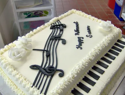 Pin by Andrea Ryerson Mckenzie on My Cakes | Music cakes, Piano cakes,  Music themed cakes